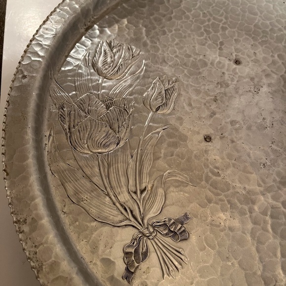 Vintage Hand Wrought Hammered Aluminum Lazy Susan w Tulip Design - Picture 3 of 11